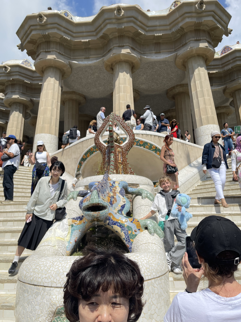 The fountain at Guell Park