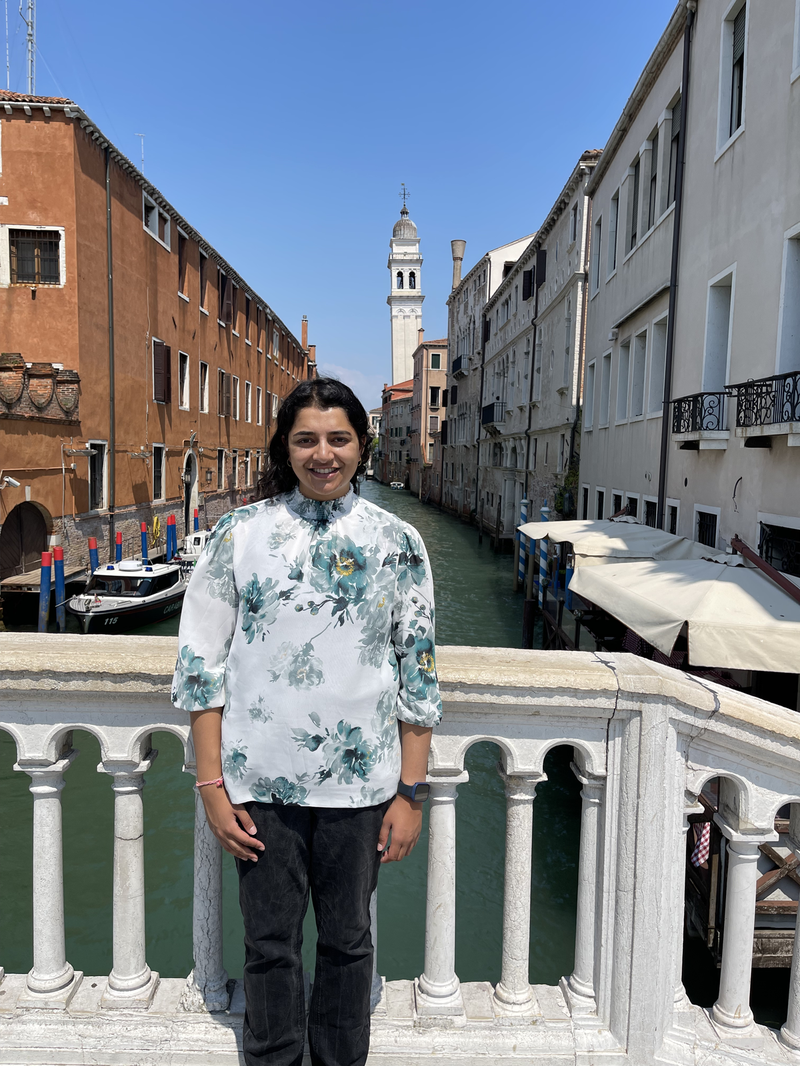 Me in front of the Ponte della Paglia bridge