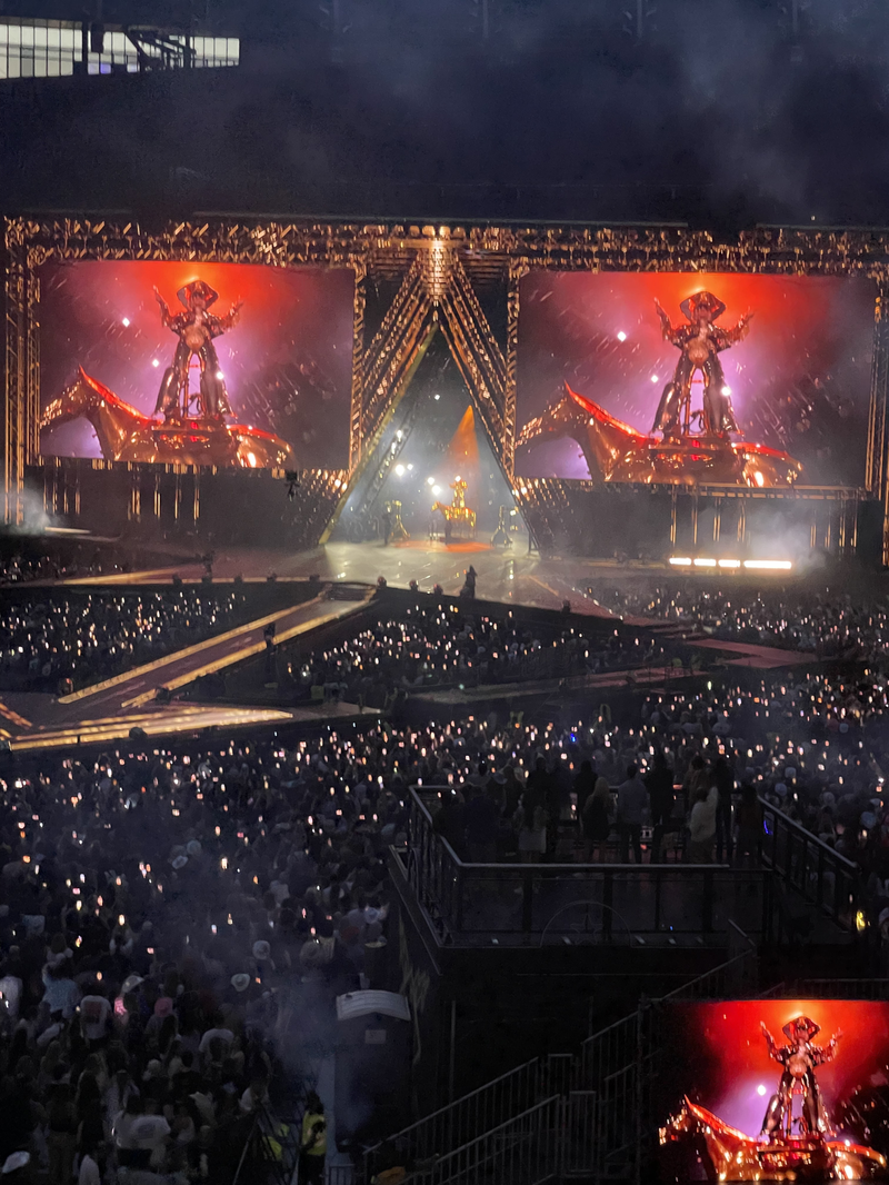 Beyonce performing Tyrant